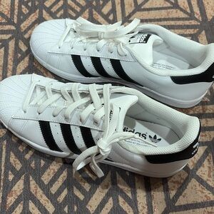 Adidas superstar tennis shoes men’s size 7 women’s size 8 1/2